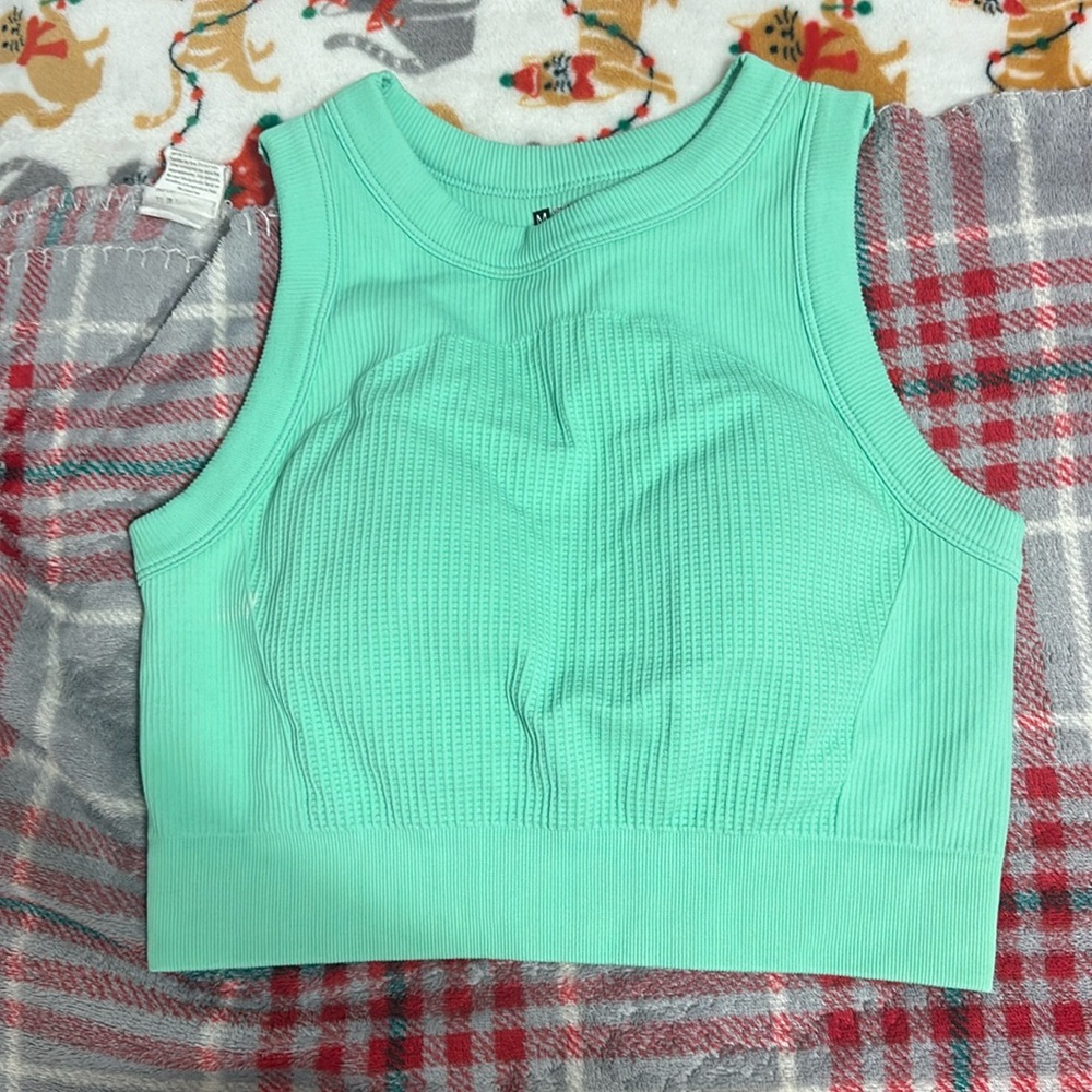 Sports cropped workout top